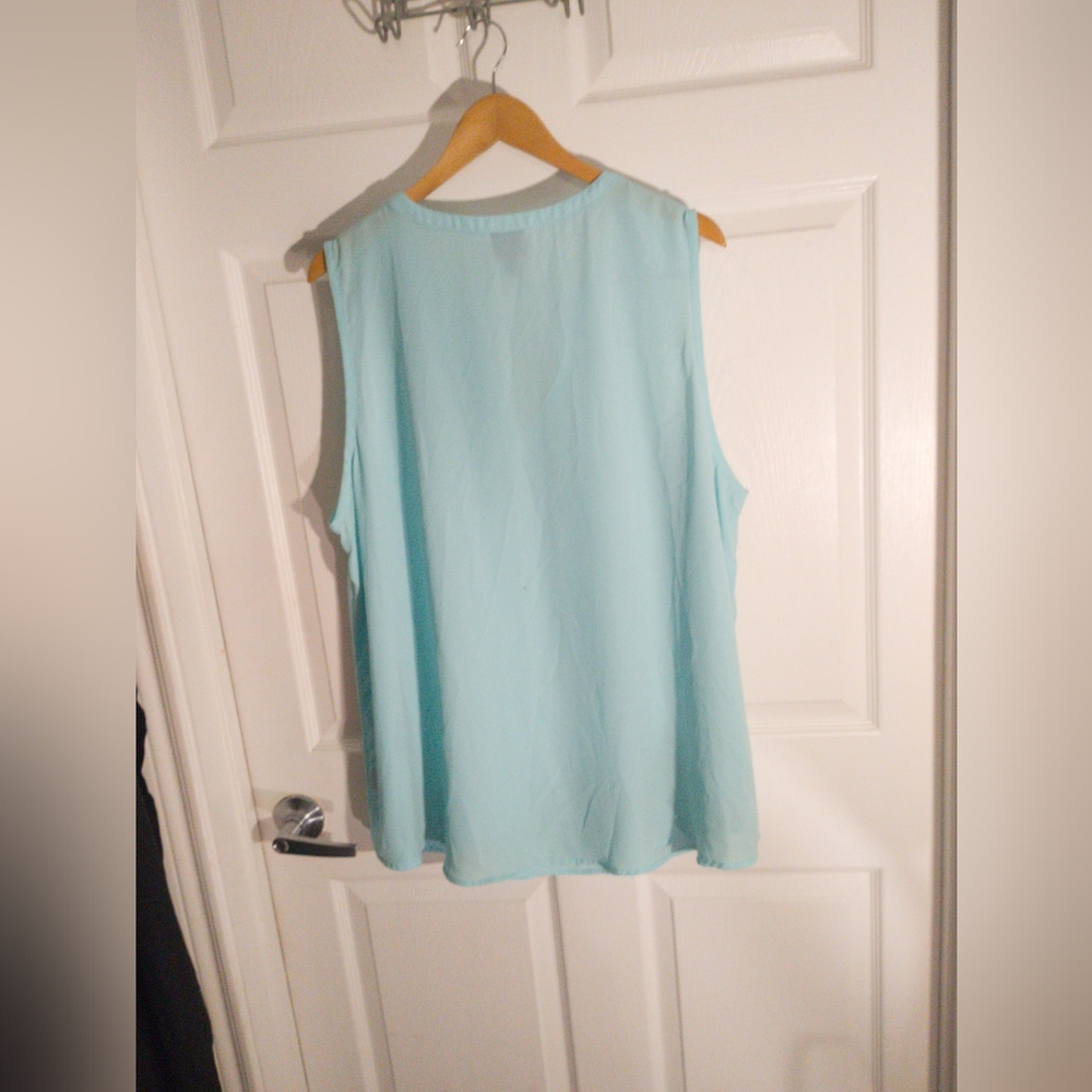 Worthington Plus Size Sleeveless Lightweight Flowy Blouse 3x - Picture 3 of 13